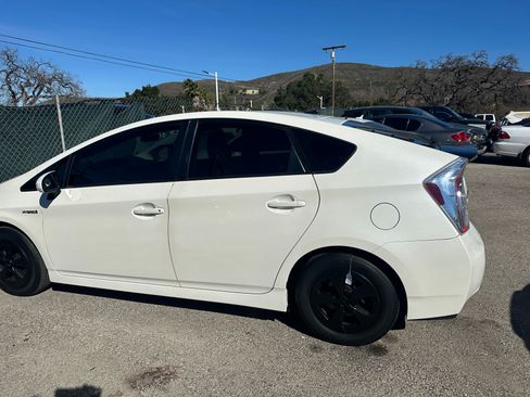 Used 2015 Toyota Prius Three FWD image 11