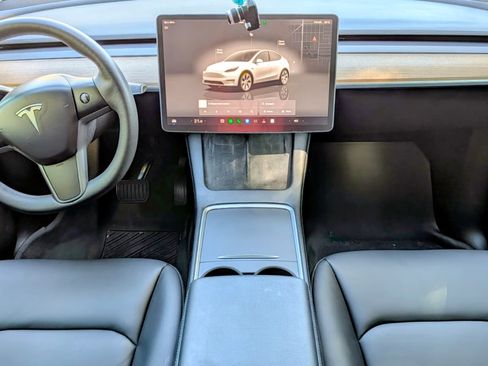 Used 2022 Tesla Model Y Long Range image 15