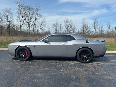 Used 2016 Dodge Challenger SRT Hellcat image 4