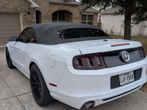 Used 2014 Ford Mustang Premium image 5
