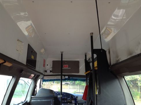 Used 2006 Ford E-350 and Econoline 350 Extended Super Duty image 9
