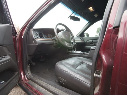 Used 2004 Ford Crown Victoria LX image 20