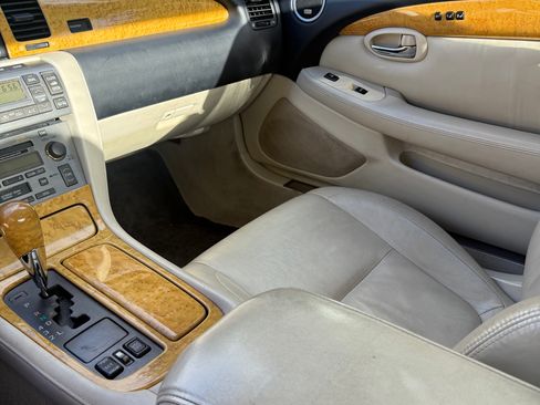 Used 2005 Lexus SC 430 Convertible RWD image 17