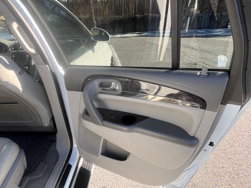 Used 2016 Buick Enclave Premium w/ Experience Buick Package image 9