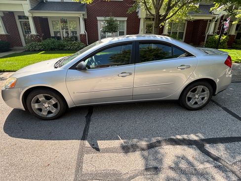 Used 2007 Pontiac G6 Sedan w/ Preferred Package FWD image 2