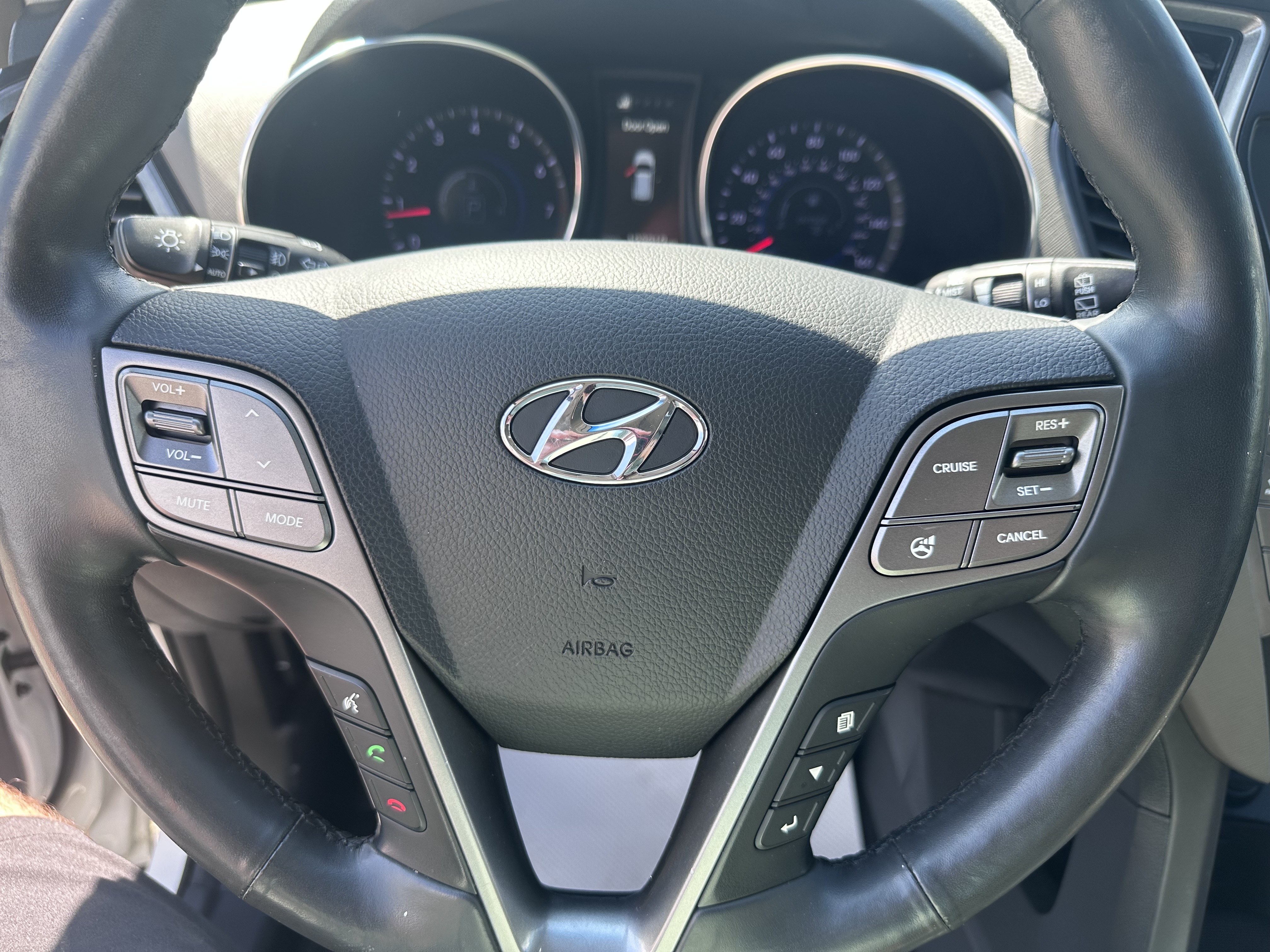 Used 2015 Hyundai Santa Fe Limited w/ Option Group 04 AWD/4WD image 21