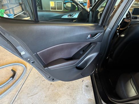 Used 2017 MAZDA MAZDA3 Touring image 13