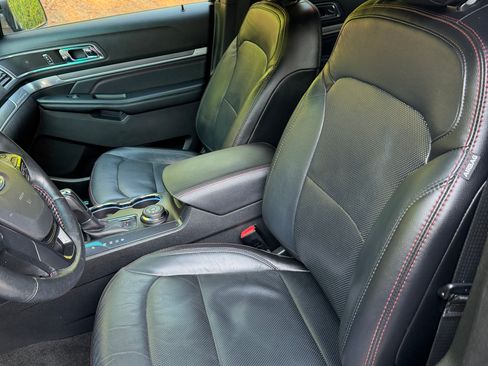 Used 2017 Ford Explorer Sport w/ Equipment Group 401A AWD/4WD image 4