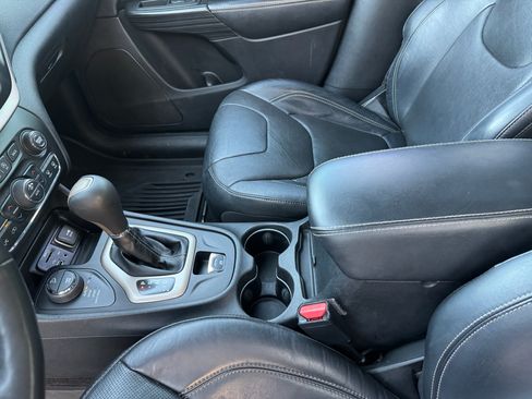 Used 2015 Jeep Cherokee Limited w/ Luxury Group image 19