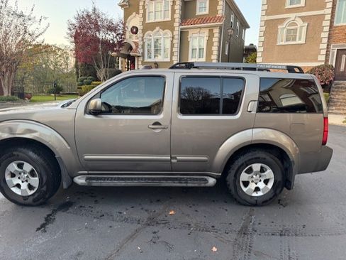 Used 2005 Nissan Pathfinder SE w/ (P01) Se Premium Pkg image 4