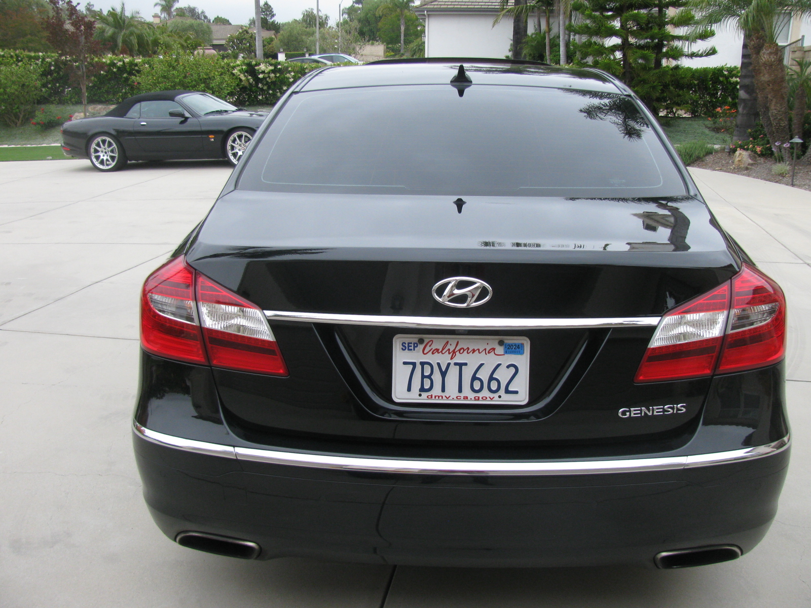 Used 2013 Hyundai Genesis 3.8 w/ Technology Pkg RWD image 16