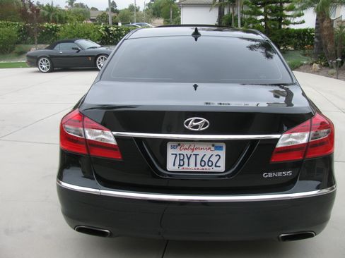 Used 2013 Hyundai Genesis 3.8 w/ Technology Pkg image 16