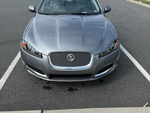 Used 2013 Jaguar XF RWD image 2