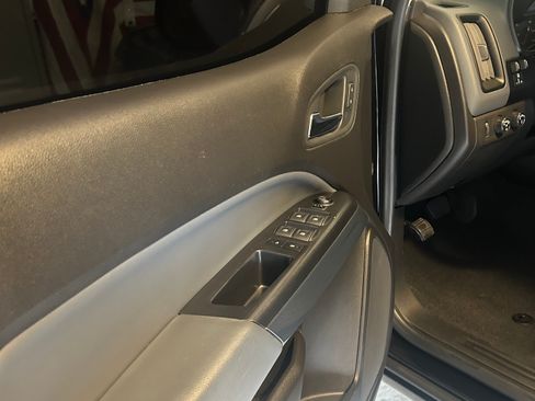 Used 2021 Chevrolet Colorado Z71 w/ Z71 Midnight Edition image 9