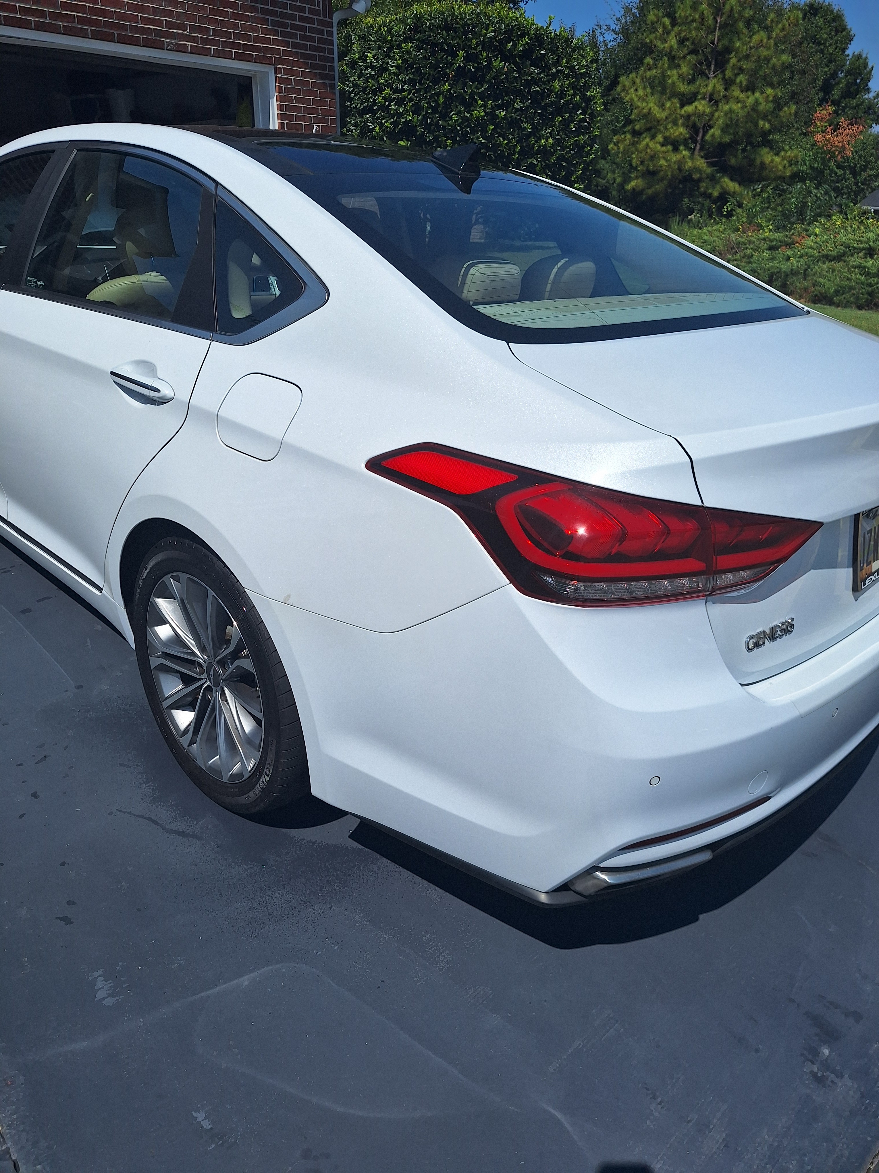Used 2015 Hyundai Genesis 3.8 w/ Option Group 03 AWD/4WD image 8