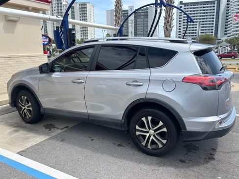 Used 2017 Toyota RAV4 LE FWD image 2