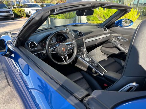 Used 2017 Porsche 718 Boxster S image 11