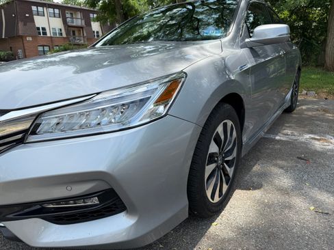 Used 2017 Honda Accord Touring image 10