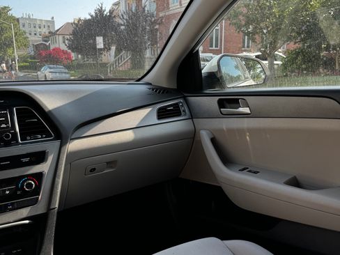 Used 2017 Hyundai Sonata SE image 12