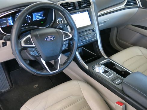 Used 2017 Ford Fusion SE w/ Equipment Group 602A image 9