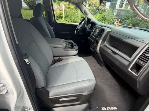 Used 2018 RAM 1500 Express w/ Express Value Package AWD/4WD image 9