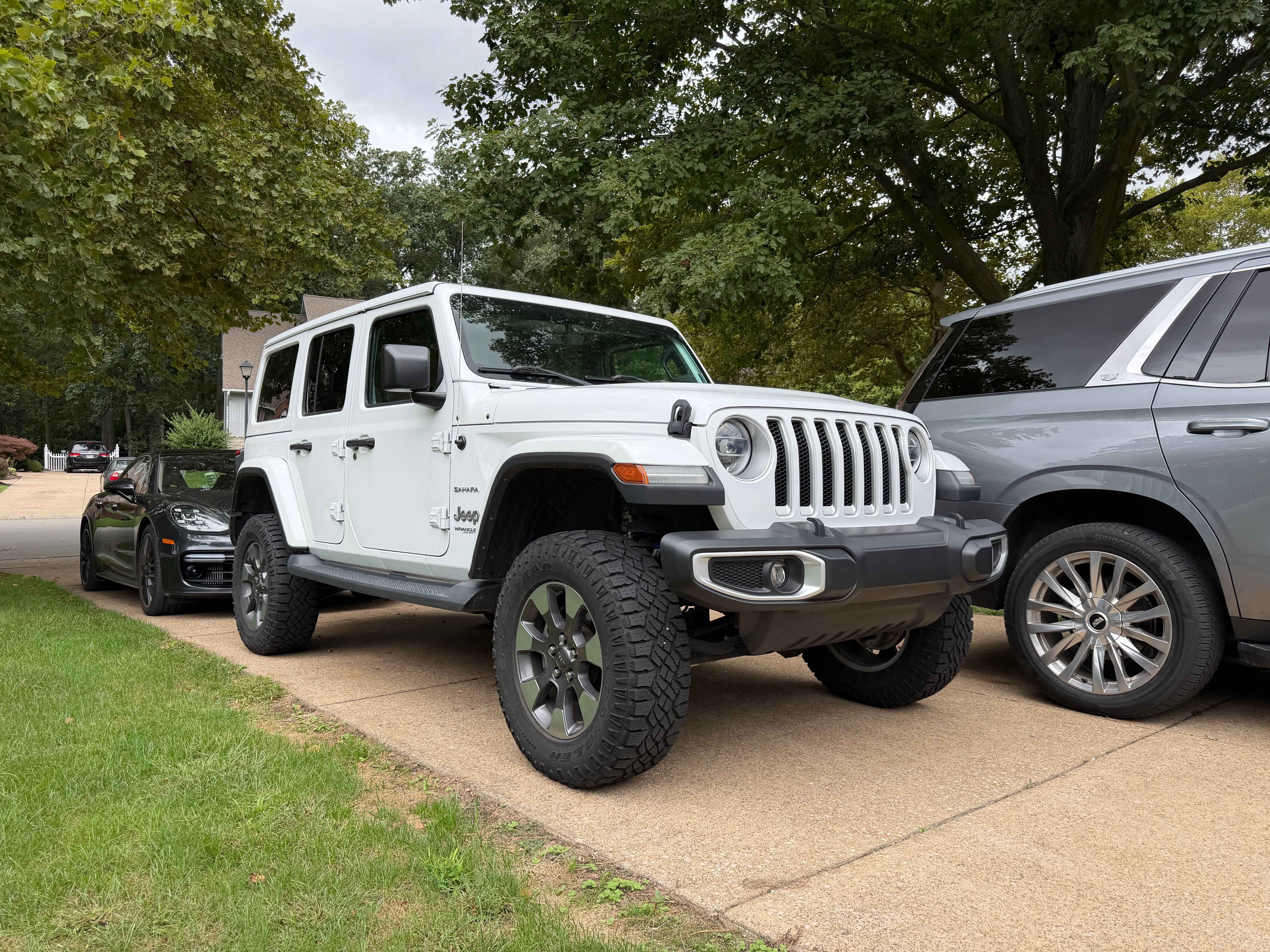 Used 2019 Jeep Wrangler Unlimited Sahara AWD/4WD image 1