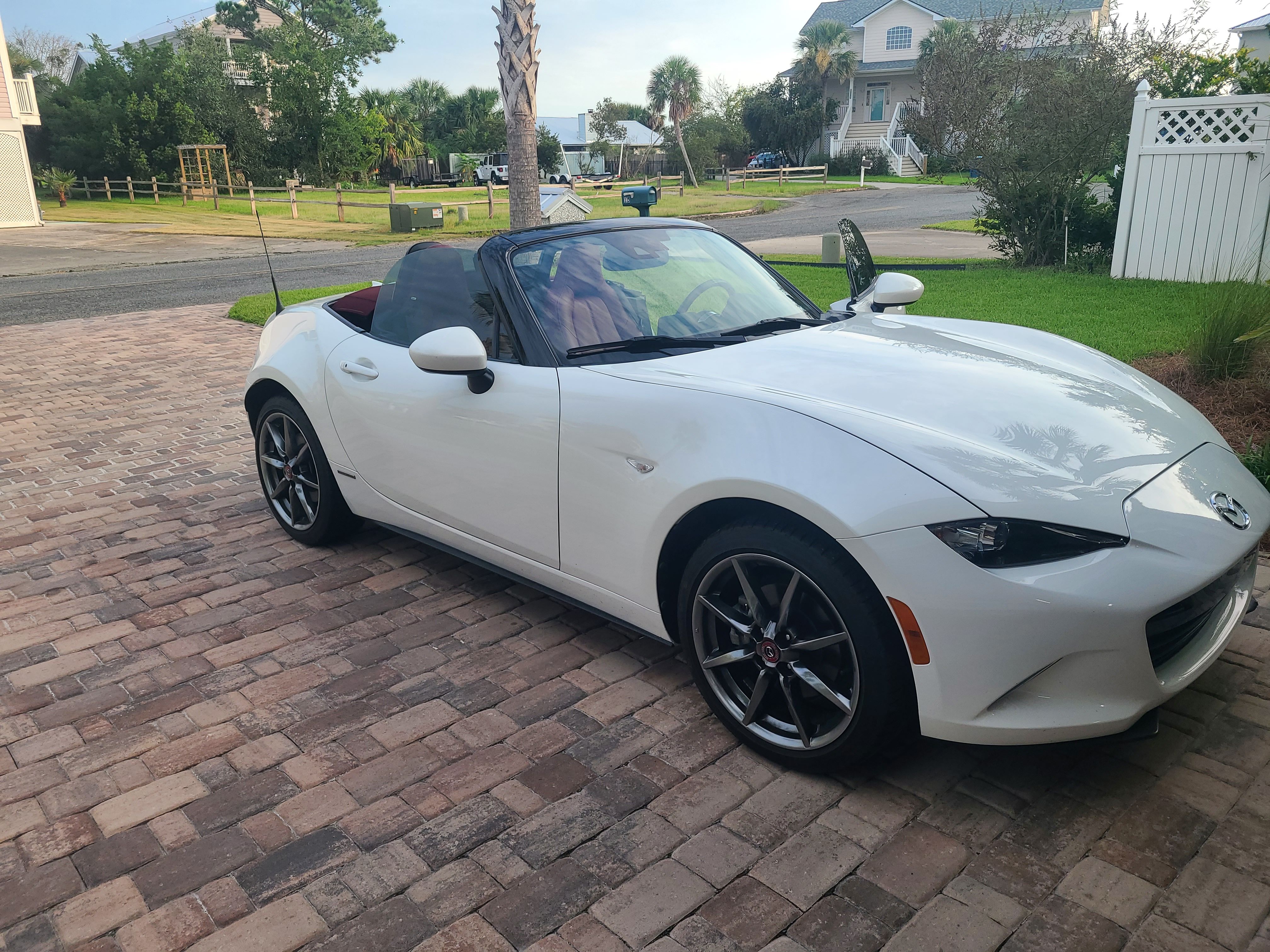 Used 2020 MAZDA MX-5 Miata 100th Anniversary RWD image 2