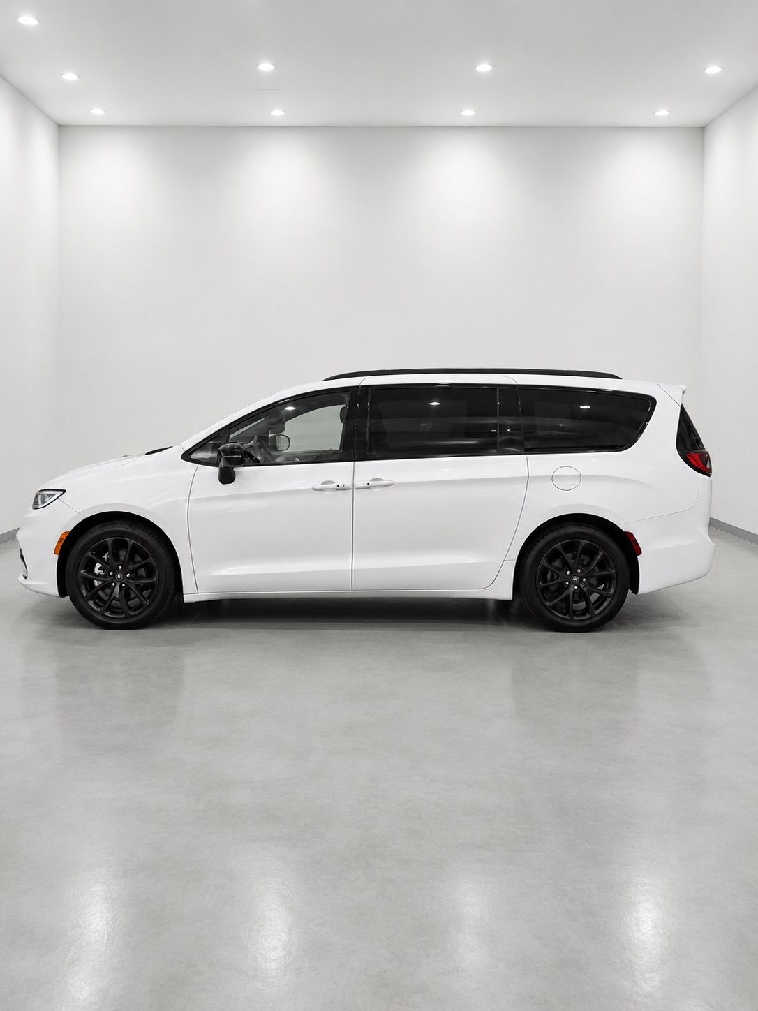 Used 2025 Chrysler Pacifica Limited FWD image 9
