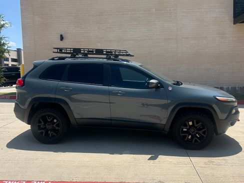 Used 2014 Jeep Cherokee Trailhawk w/ Technology Group AWD/4WD image 5