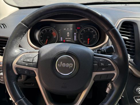 Used 2016 Jeep Cherokee 75th Anniversary FWD image 13