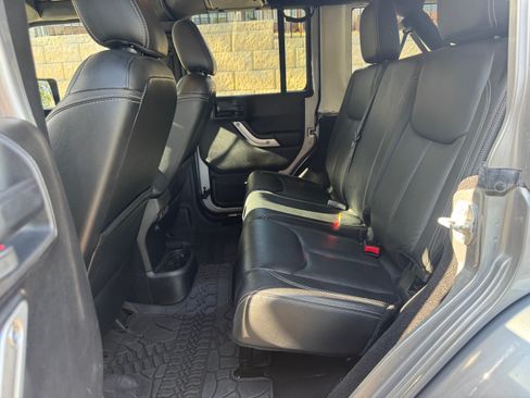 Used 2015 Jeep Wrangler Unlimited Sahara w/ Max Tow Package AWD/4WD image 12