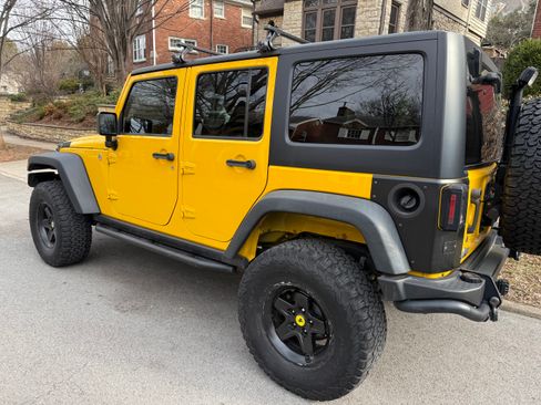 Used 2015 Jeep Wrangler Unlimited Rubicon w/ Connectivity Group image 29