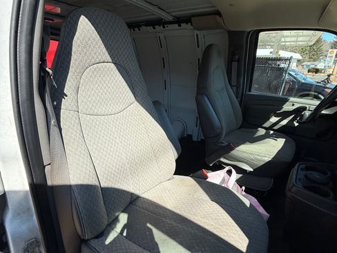 Used 2008 GMC Savana 2500 image 22
