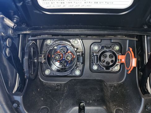 Used 2012 Nissan Leaf SL image 16