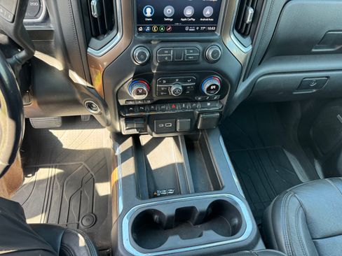 Used 2021 Chevrolet Silverado 1500 High Country w/ Technology Package image 15