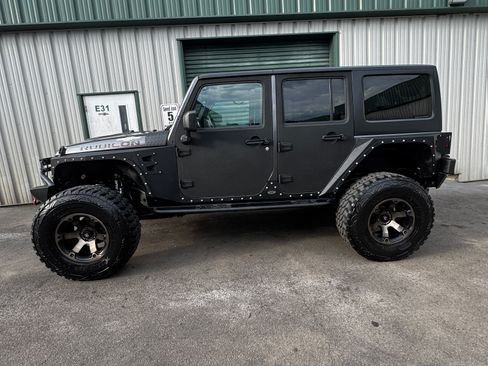 Used 2016 Jeep Wrangler Unlimited Rubicon image 2