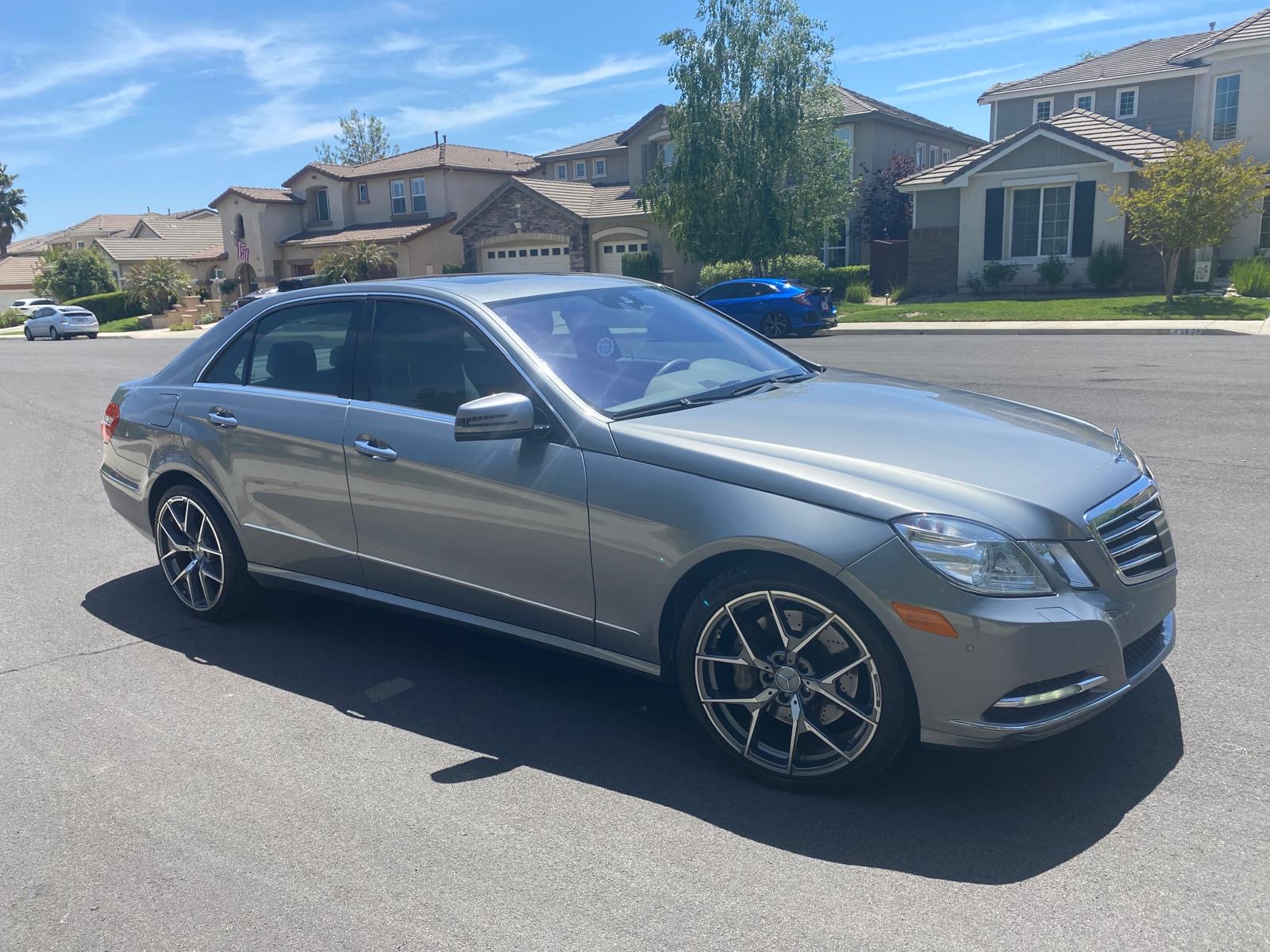 Used 2011 Mercedes-Benz E 550 4MATIC Sedan image 16