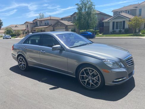 Used 2011 Mercedes-Benz E 550 4MATIC Sedan image 15