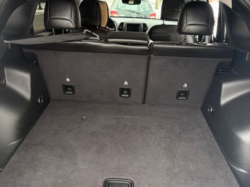 Used 2019 Jeep Cherokee Trailhawk image 14