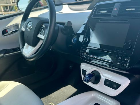 Used 2016 Toyota Prius Three Touring FWD image 12