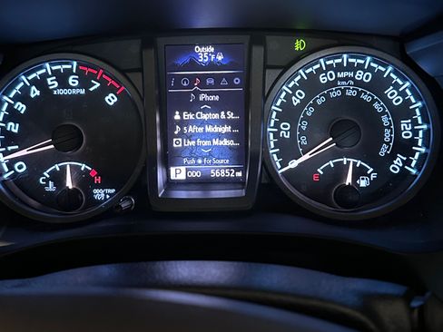 Used 2018 Toyota Tacoma TRD Off-Road image 22