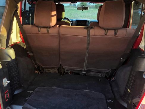 Used 2012 Jeep Wrangler Unlimited Sport image 13