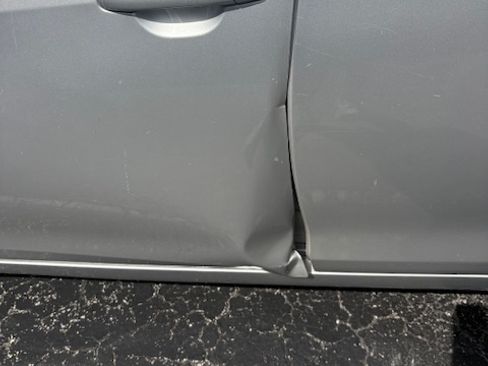 Used 2010 Toyota Camry LE FWD image 1