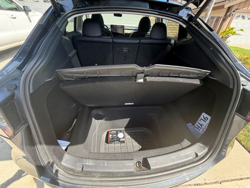 Used 2024 Tesla Model Y 2WD image 13