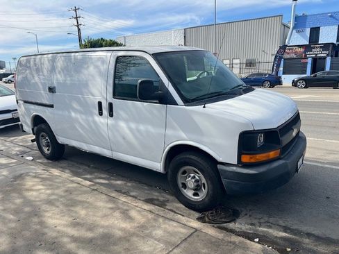 Used 2011 Chevrolet Express 2500 image 1