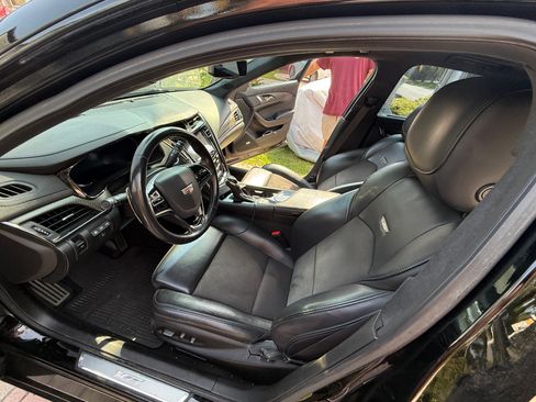 Used 2017 Cadillac CTS V w/ Luxury Package RWD image 4