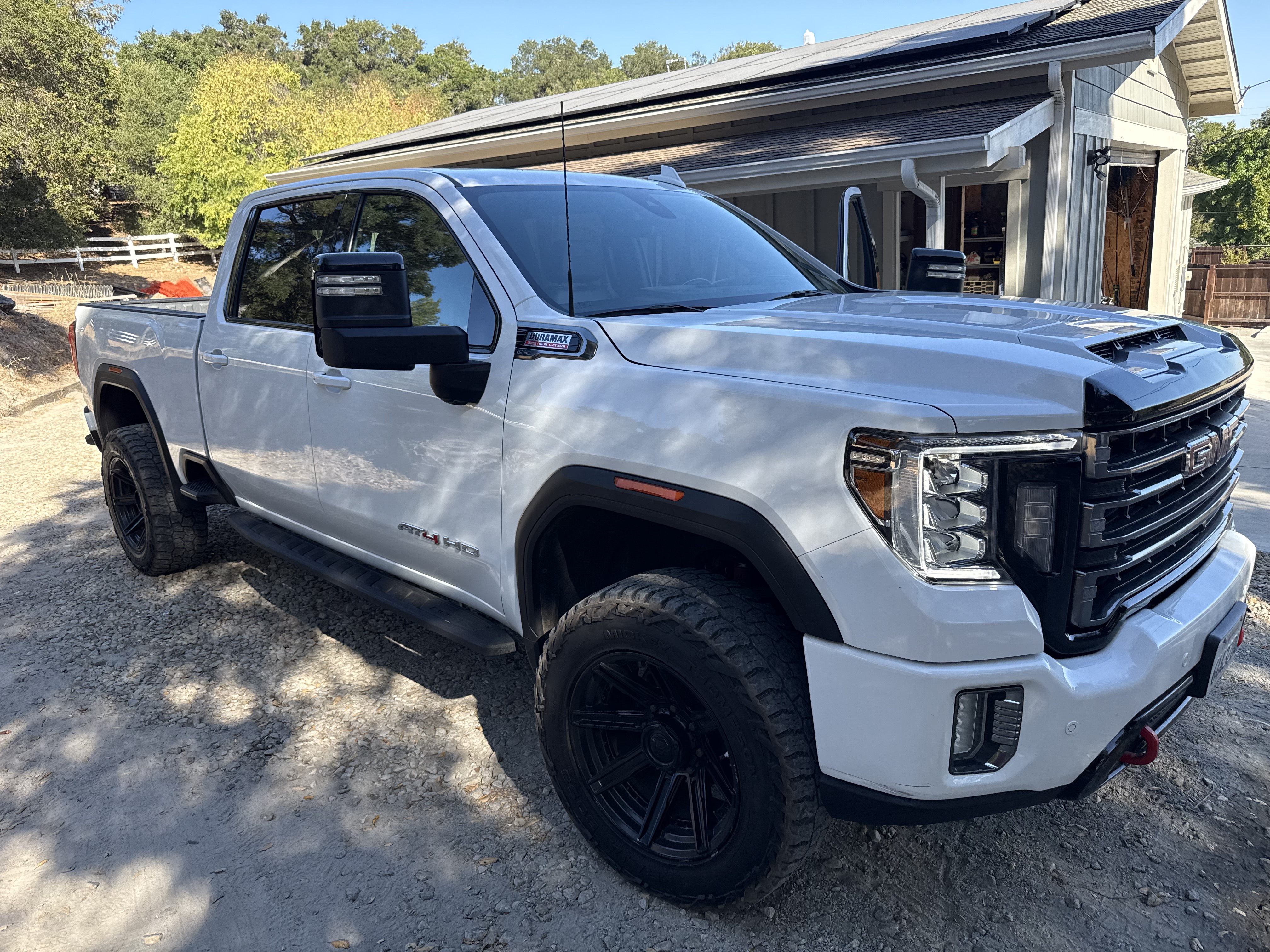 Used 2022 GMC Sierra 2500 AT4 w/ AT4 Premium Plus Package AWD/4WD image 2