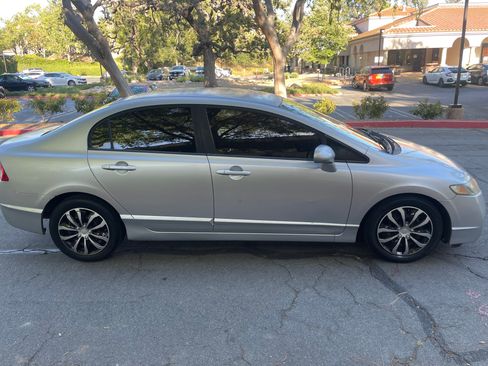 Used 2010 Honda Civic LX image 9