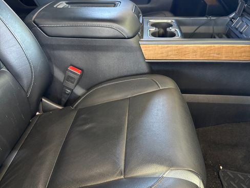 Used 2018 Chevrolet Silverado 1500 LTZ RWD image 5