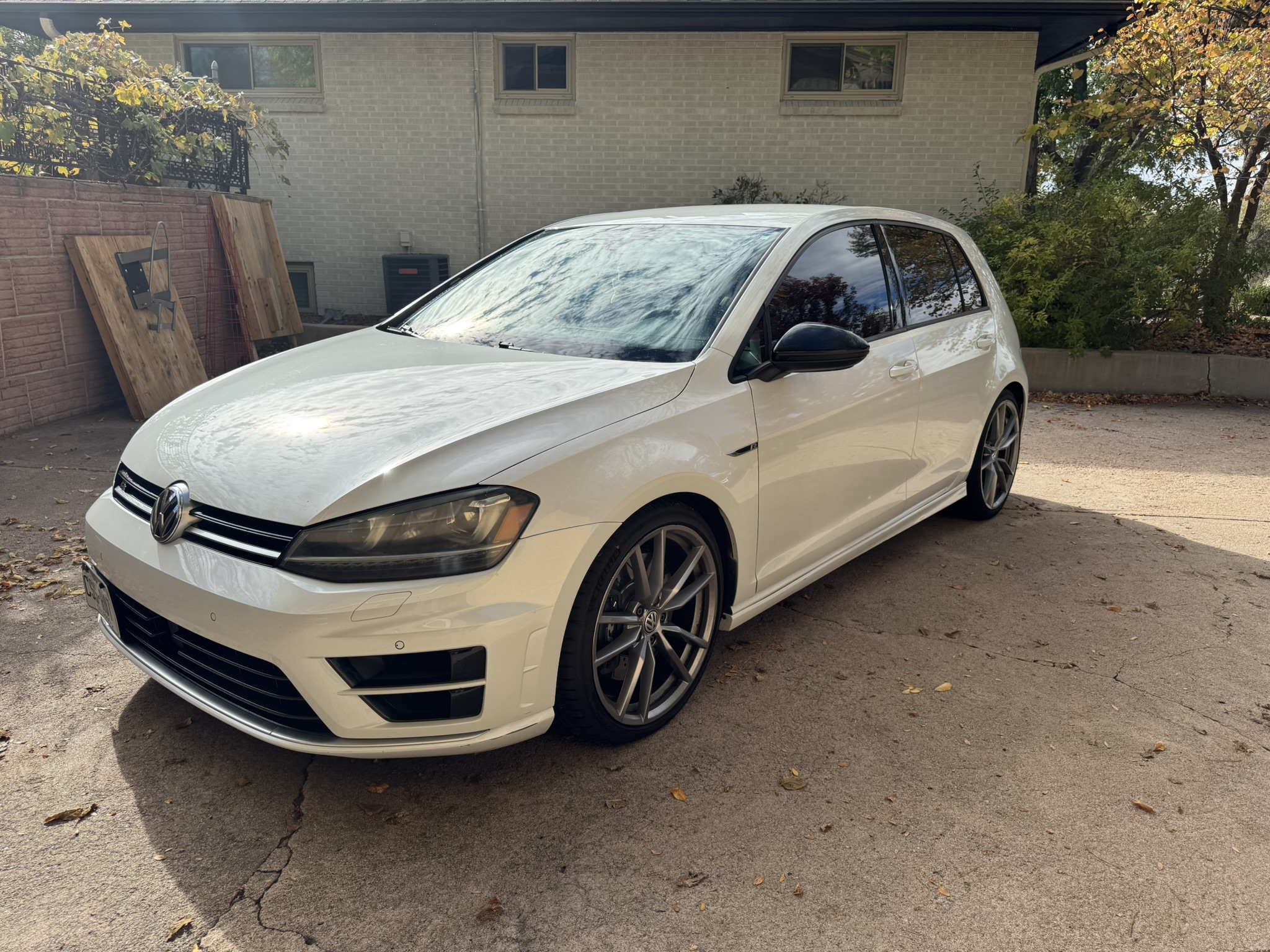 Used 2017 Volkswagen Golf R 4-Door AWD/4WD image 6